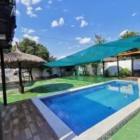 Viesnīca Casa mono ambiente y piscina. pilsētā Limpio