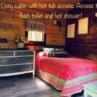 Angies Country Cabins Off Grid Cabins with shared hot tub access Open year round Shared Bathroom access which is not in cabin and hot breakfast add on for extra fee available on weekends only, hotel v destinácii Cassadaga