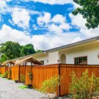 Patcharapon Resort: Ban Pong şehrinde bir otel