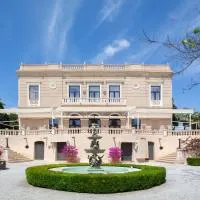 Casa de los Bates, хотел в Мотрил