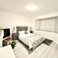 4 Bedrooms House CheapUKholiday, hotelli kohteessa Dagenham
