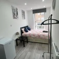 LuxeNest, hotel Suttonban