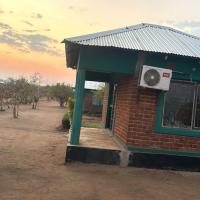 Dewclaw Baobob Safari Lodge, hotel near Mfuwe - MFU, Mfuwe