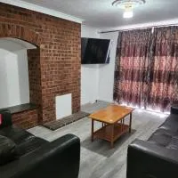 5 minutes from station and 1 minute to A13, готель у місті Dagenham Dock