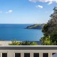 Sunrise Loft - Sea Views & Serenity Above It All, hotel i Waiheke Island
