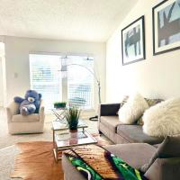 Luxe, Family Friendly, Spacious & Private Entrance, hotel near Addison Airport - ADS, Addison