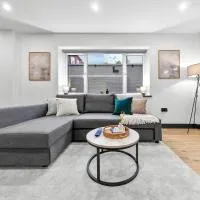 Luxury 1 Bedroom Apartment sleeps 4 with terrace 10 min to tube, hotel a Finchley