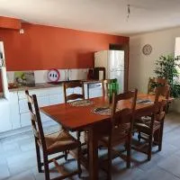 La Petite Roussette!, ξενοδοχείο σε Saint-Juéry