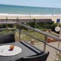 Lovely Sea view Apartment in Gava, hotel i Gav&agrave;