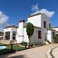 Agradable casa con piscina en la serranía., hotel v mestu Arriate