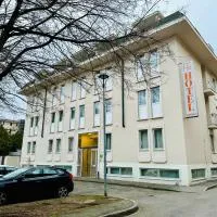 Hotel Kristall, hotell sihtkohas Corsico