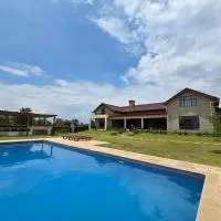 Kipepeo Villa Mt Longonot & Lake Naivasha views, hotel u gradu Naivaša