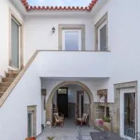 Rustic & Modern Stone House by Host Wise, hotel em Pedroso