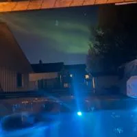 Arctic Apartment with outdoor jacuzzi, ξενοδοχείο σε Tomasjorda