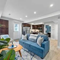Casa St Clair Hotel Stylish Modern Family Suite with Patio, hotel i Toronto