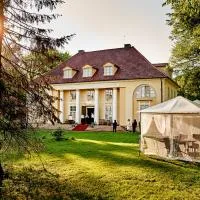 Pałac Bażantarnia، فندق في بيشتنا