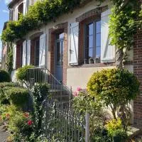 Gîte La maison bleue proche Epernay, hotel v destinácii Chaltrait