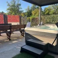 Studio indépendant spa haut de gamme Hotspring privatif, hotel di Chaumousey