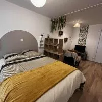 Studio cosy dans le cœur de Castelsarrasin, hotel di Castelsarrasin