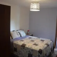 Habitación "Norte" con baño privado al fondo de la casa, hotel en Salto