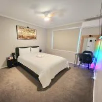 Private Room 1- The Minimalist Escape, hotel i Craigieburn