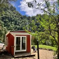 Golden Bay Glamping، فندق في تاكاكا