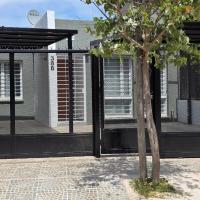 House with heated pool, grill and pet-friendly, hotel near Ingeniero Aeronáutico Ambrosio L.V. Taravella International Airport - COR, Cordoba