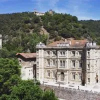 Suite romantique d'Isoarde des Baux - Château de Rochetaillée, hótel í Saint-Uze