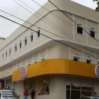 Hotel Reobot Center، فندق في غارانيونز
