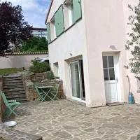 Chambre d'hôte l'Olivier, hotel u gradu Charly
