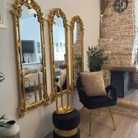 Julies Homes، فندق في كالافريتا