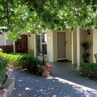 Hahndorf Oak Tree Cottages, хотел в Хандорф