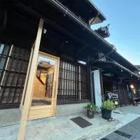 Kominka Yado Hinataya- Self Check-in System宿場を眺める古民家宿 陽屋 – hotel w mieście Nakatsugawa