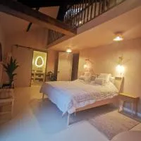 Mera Luxe Wellness B&B, Ibiza-Bohemian Style Suites, Adults Only, optioneel prive Outdoor Wellness, Massage, Vuurkorf, gratis fles Wijn of Bubbels, hôtel à America