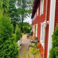 Semesterlägenheter 150m till Vänern, hotel u gradu Omol