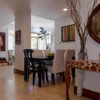 Luxe 2-Bed Golf-View Apt 1 Min to Altos de Chavon, ξενοδοχείο κοντά στο Διεθνές Αεροδρόμιο La Romana - LRM, El Infiernito