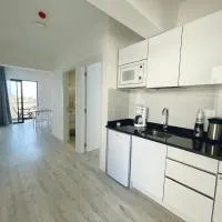 Medsal Residence - Apartamento Moderno e confortável com cozinha equipada, hotel Prainhában