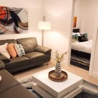 New Langford Suite near Lake & Mall, Free Parking, viešbutis mieste Goldstream Station