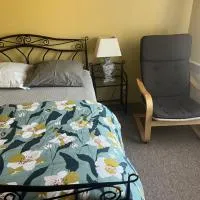 Combaillaux में, होटल Chambre à l'étage salle de bains au rez de chaussée