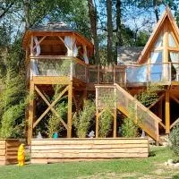 Les cottages de Sarrant, hotel en Sarrant
