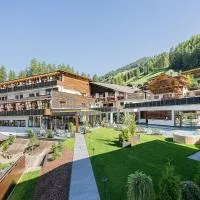 Alpenwellnesshotel St. Veit, hotel din Sesto