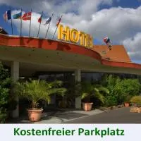 WEST Hotel an der Sächsischen Weinstrasse, хотел в Радебойл