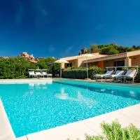 Li Chessi Arancio piscina pace e vista mare, hotel di Costa Paradiso