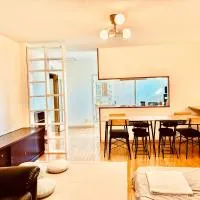 "たっきゅうミニホテル" "Takkyu mini hotel" 四国愛媛の宿-二階貸切-連泊割-バス停0分-ベッド8, hotel i Hirajō