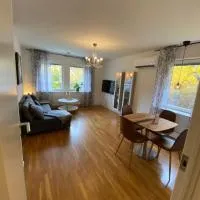 Private Villa Suite with Independent Entrance, hotel en Täby