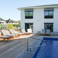 The Inn Hotel Lake Okoboji, an Ascend Collection Hotel، فندق في Arnolds Park