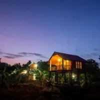 Lion Wood Treehouse, מלון בTalkote