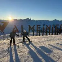 Résidence Les Lumières des Neiges et parking、ヴァルマニエのホテル
