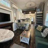 Riverfront - Trails - Pets OK - Near Downtown, hotell sihtkohas Mentone