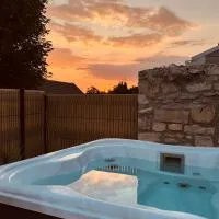 Chantilly Spa Lodge near Parc Asterix, ξενοδοχείο σε Montataire